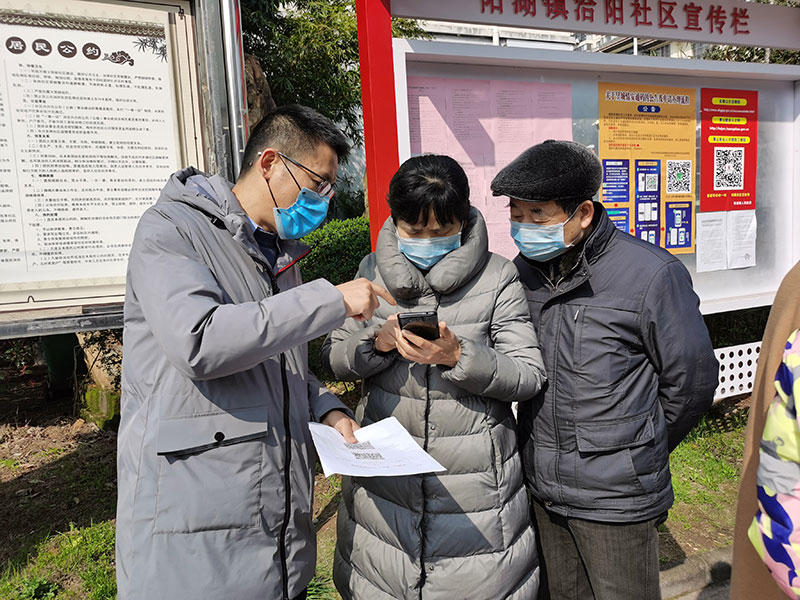 屯溪城建投公司黨支部開展“踐行雷鋒精神，我們共同戰(zhàn)‘疫’”主題黨日活動